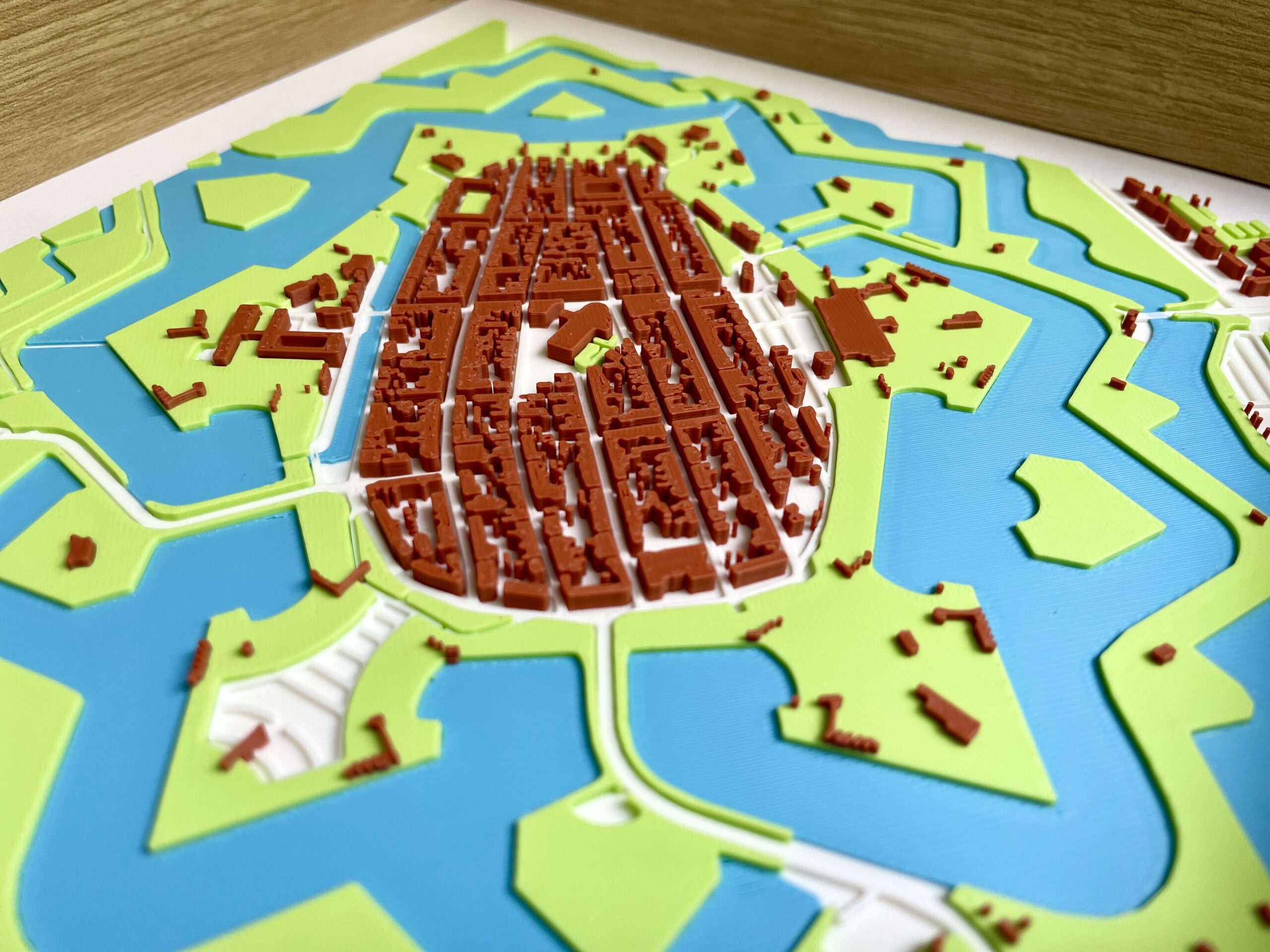 3D-Stad Naarden-Vesting: schaalmodel van de oude vestingstad in close-up, schuin perspectief en in detail.