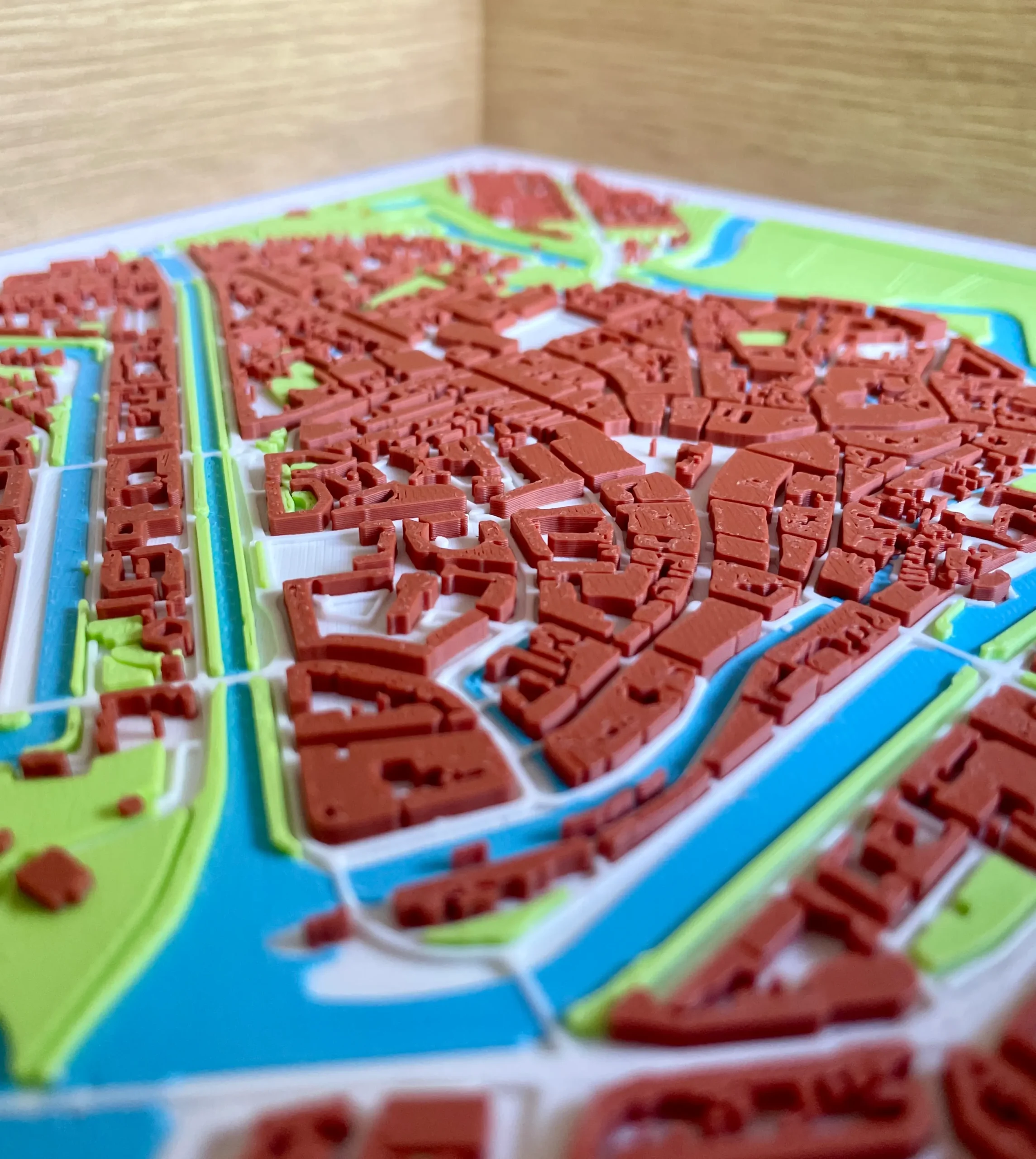 3D-Stad Den Bosch: schaalmodel van de oude binnenstad in close-up, schuin perspectief en in detail.