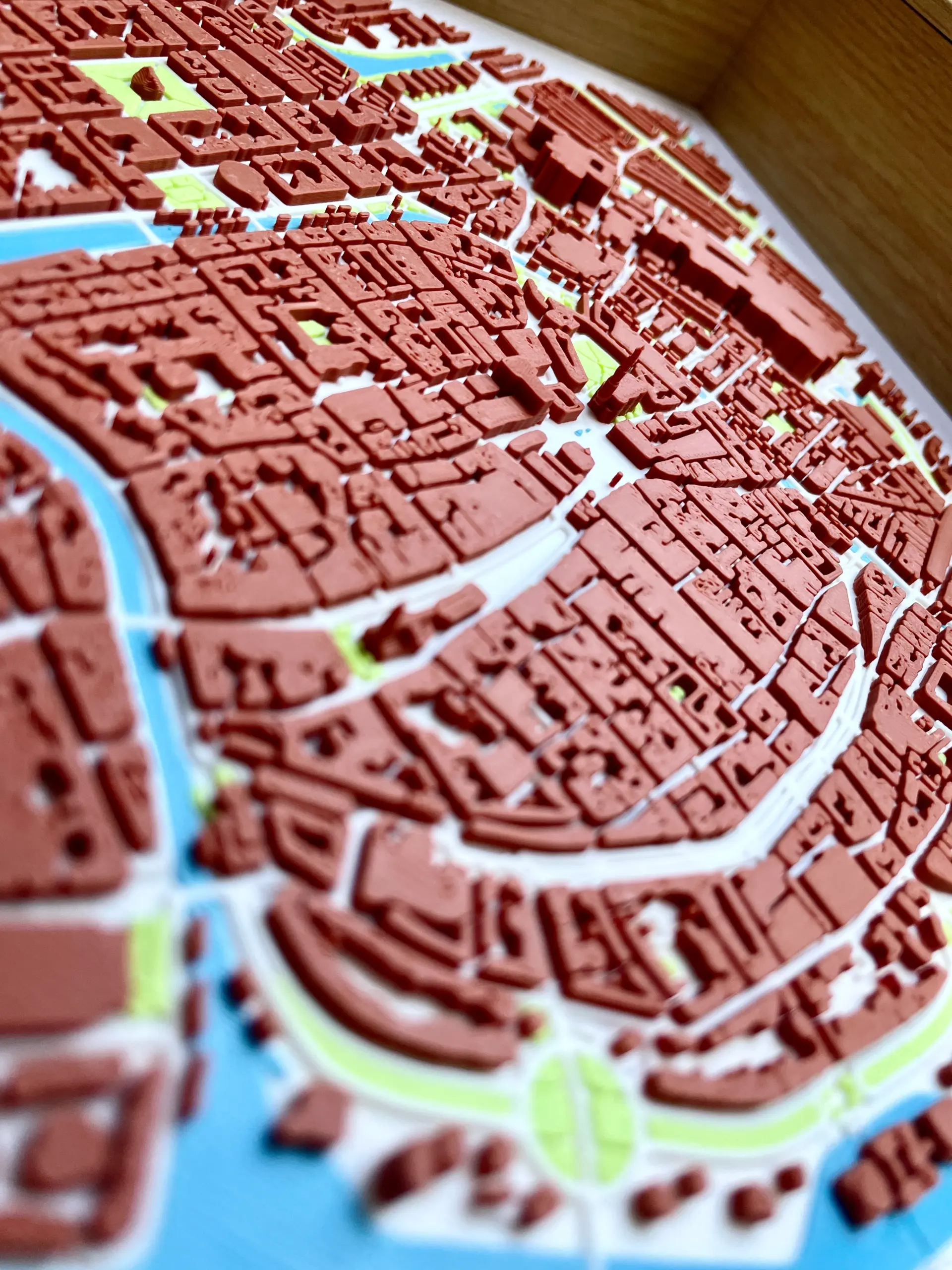 3D-Stad Groningen: schaalmodel van de binnenstad in close-up, schuin perspectief en in detail.